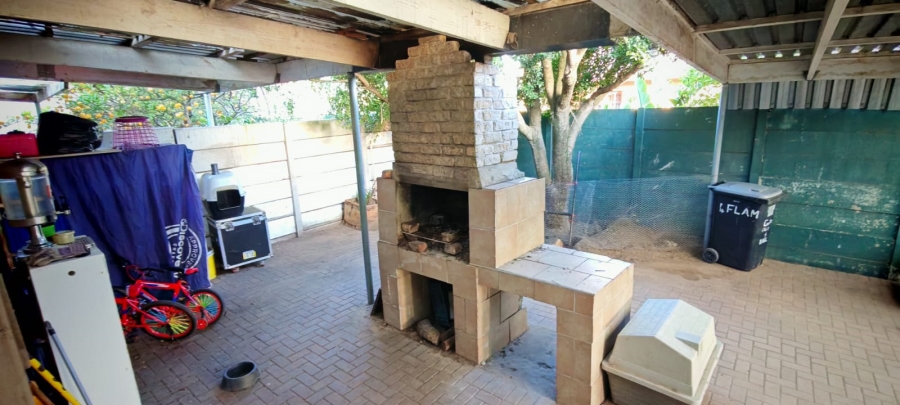 5 Bedroom Property for Sale in Thornton Western Cape